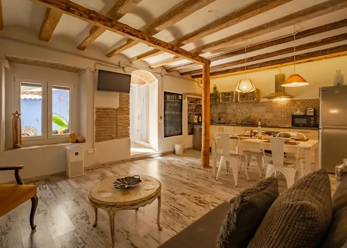 Apartamento En El Corazon De Tarragona. Planta Baja Con Patio.