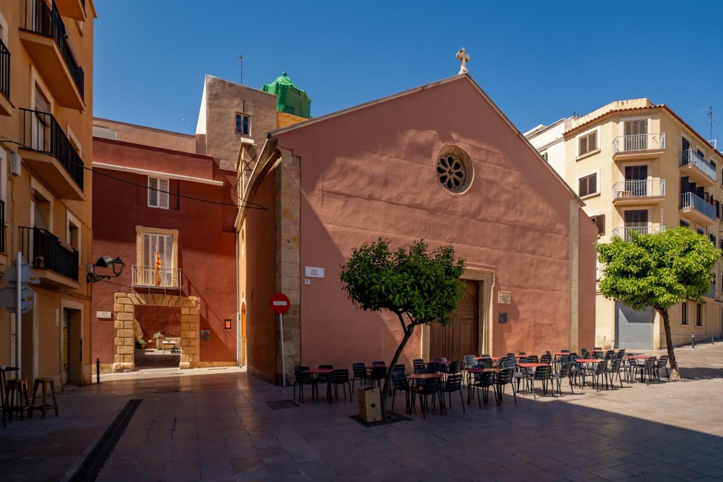 Apartment En El Corazon De Tarragona. Planta Baja Con Patio. *