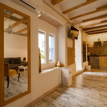 Apartamento En El Corazon De Tarragona. Planta Baja Con Patio. Exterior photo